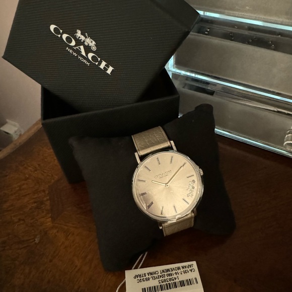Coach watch. Brand new with tags and box - Picture 2 of 2